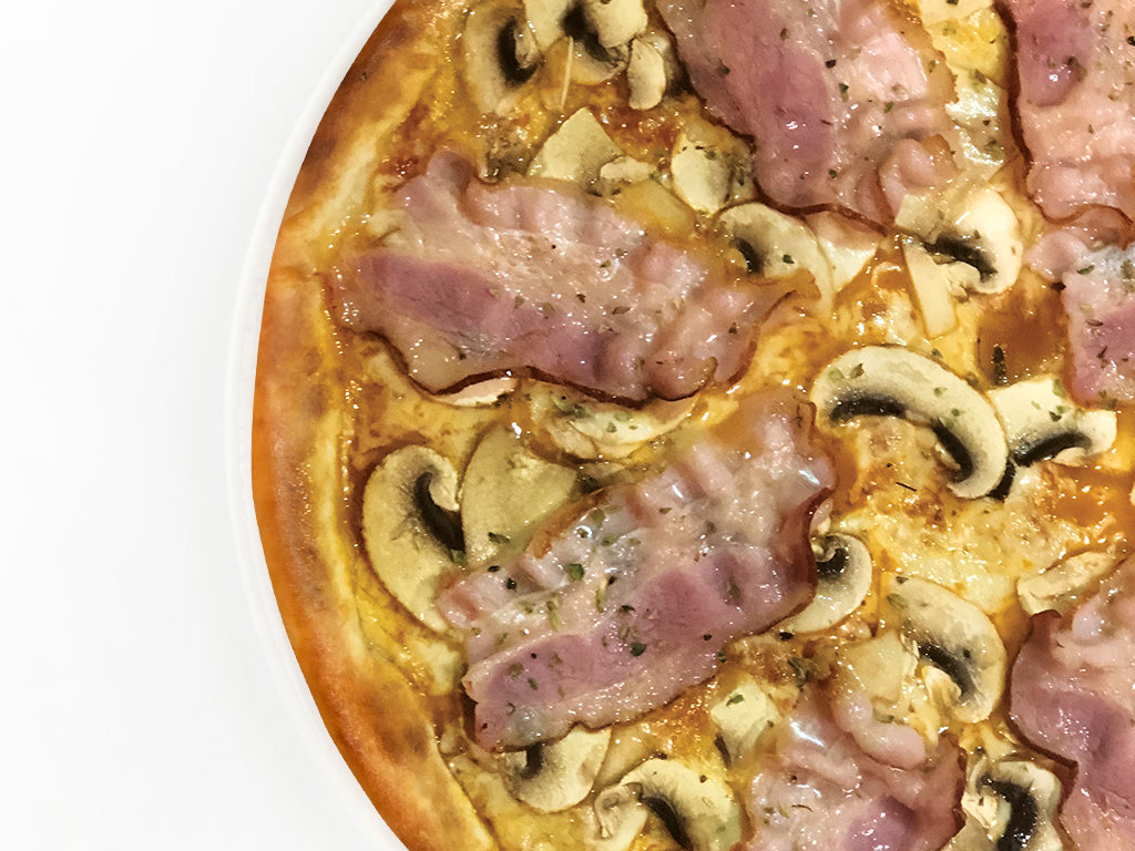 Можно ли есть бекон сырым. Пиццерия Napoli Энгельс. Пицца с беконом и грибами и пюре. Неаполь в Энгельсе пицца. Пицца с беконом и шампиньонами.